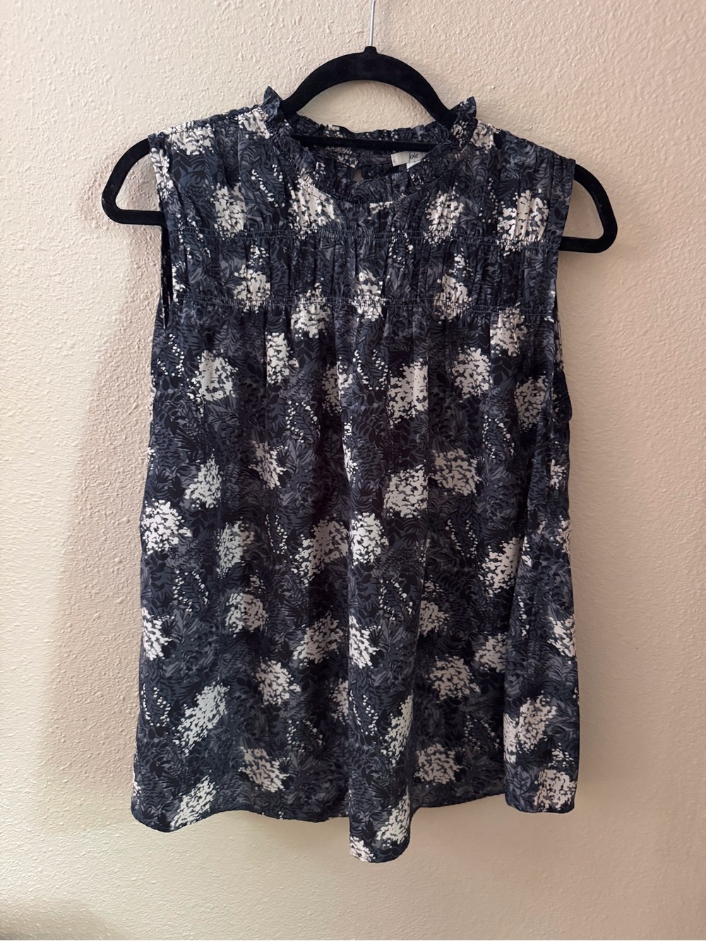Joie Black & White Floral Ruffle Neck Sleeveless Camisole